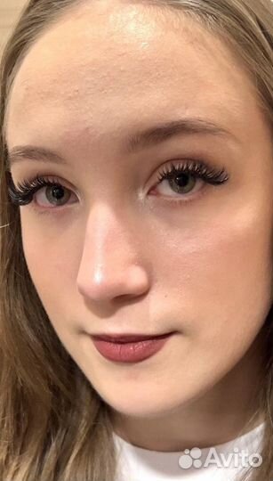 Мастер по наращиванию ресниц