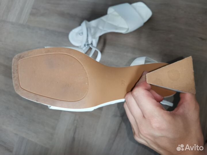 Босоножки 39