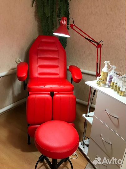 Кресло педикюрное новое для мастеров красное