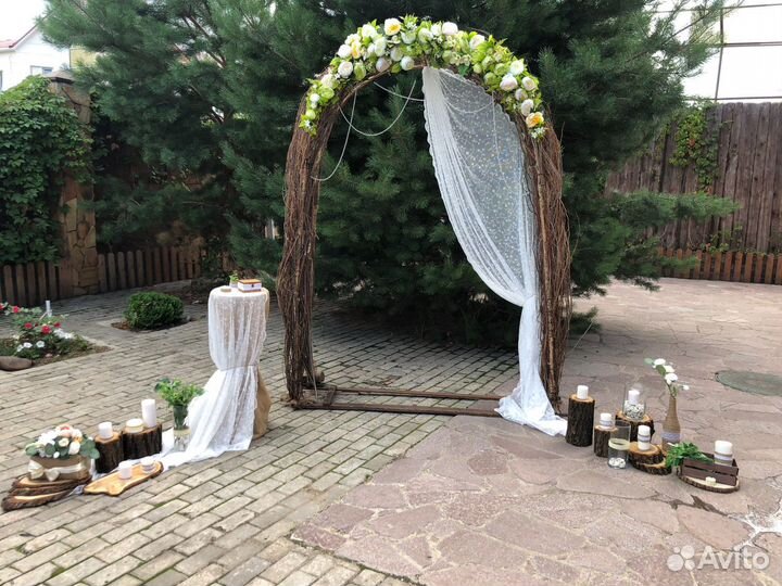 Аренда свадебной арки и свадебный стол