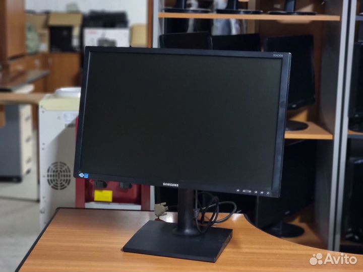 Монитор Samsung s24