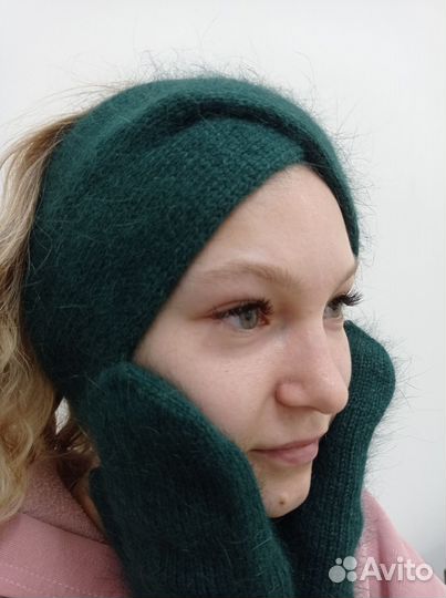 Вязаный комплект повязка и варежки