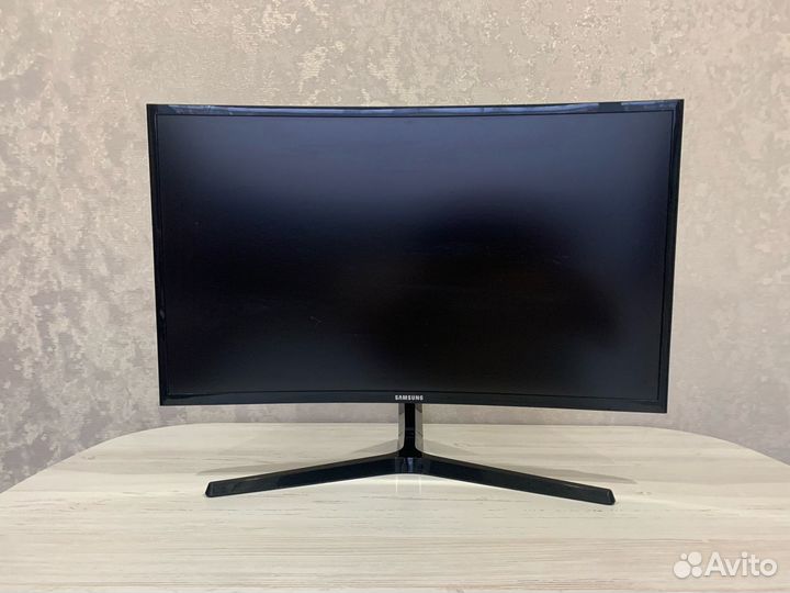 Изогнутый монитор Samsung 27