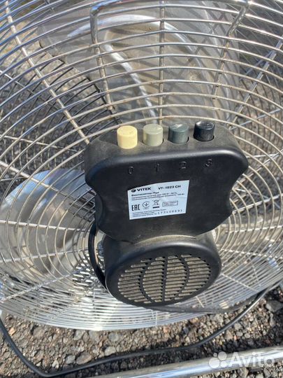 Вентилятор напольный Vitek VT-1923CH