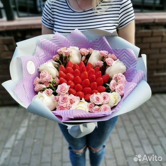 Съедобные букеты из клубники