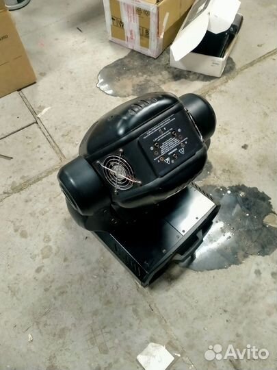 Cветовой прибор вращающаяся голова