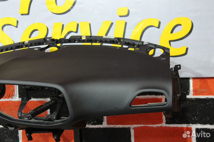 Торпедо Dodge Challenger панель приборов