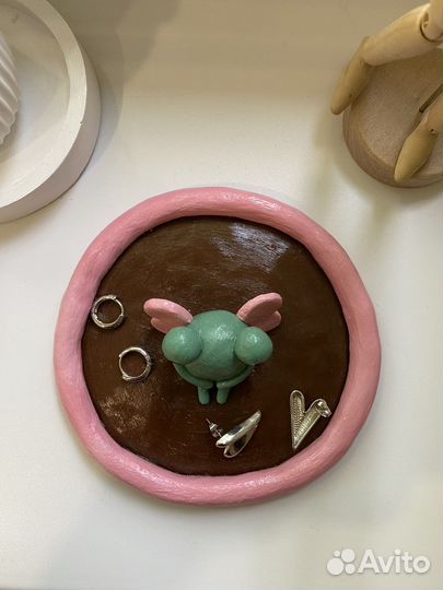 Подставка для украшений из глины