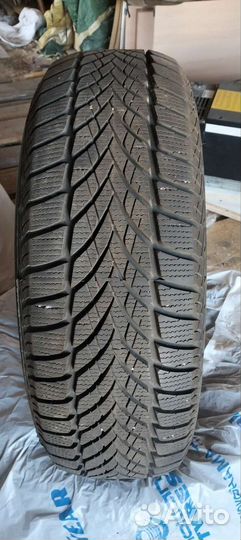 Goodyear Ultra Grip Ice Arctic 2 215/65 R16