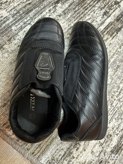 Кроссовки на мальчика 33р