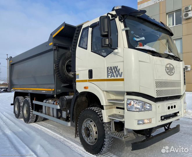 Водитель самосвала