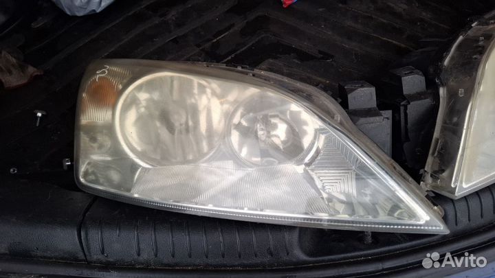 Фара на Ford Mondeo 3