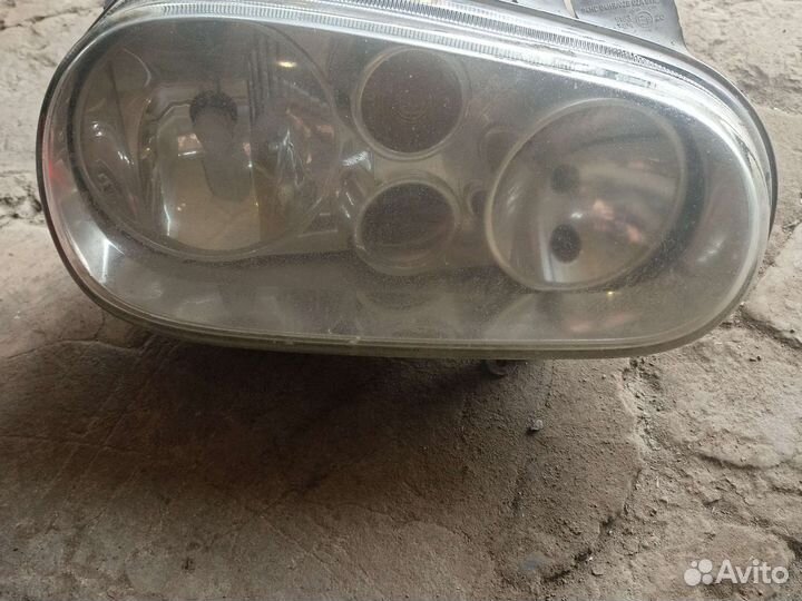 Фара правая на golf 4 с птф