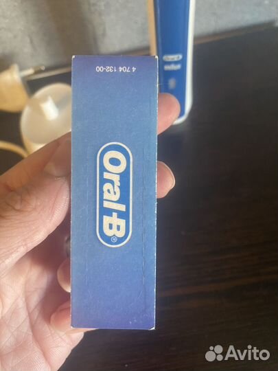 Электрическая зубная щетка oral b
