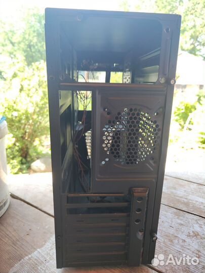 Корпус компьютера пустой