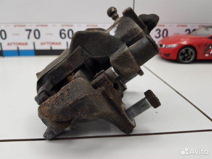 Суппорт передний правый (Renault Logan)