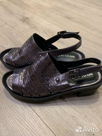 Босоножки женские