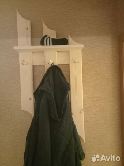 Вешалка для одежды в прихожую