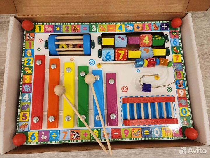 Детская игрушка бизиборд