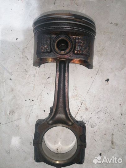 Поршень c шатуном Nissan Primera FHP11 SR20DE 11