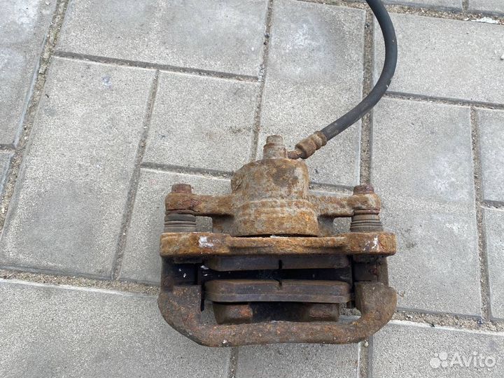 Тормозной суппорт задний правый Chevrolet Epica