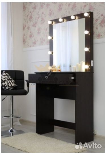 Гримерный туалетный столик с зеркалом и подсветкой