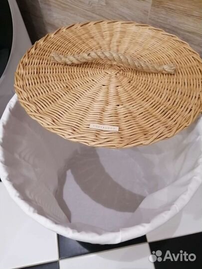 Большая плетёная корзина для белья