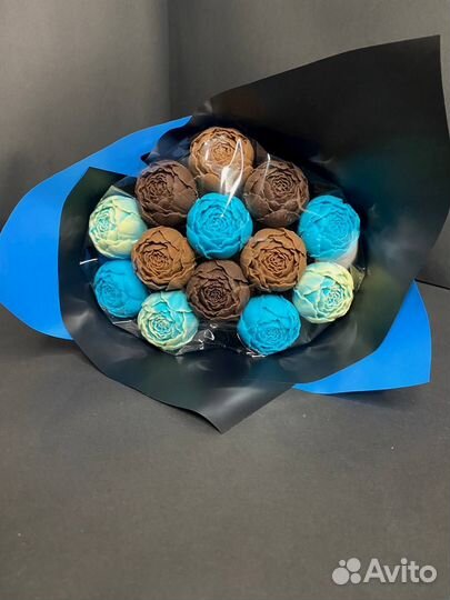 Букет - 13 Пионов из Белого и Молочного Шоколада