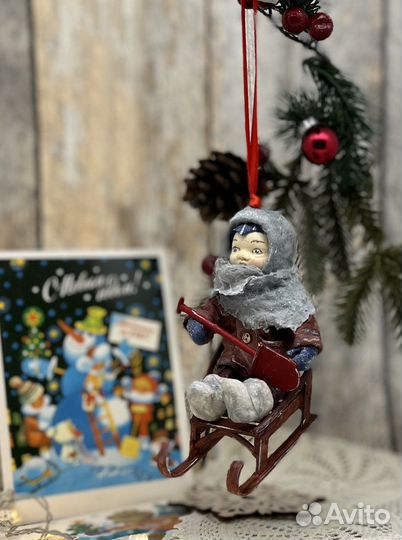 Ватная игрушка «Малыш на санках»