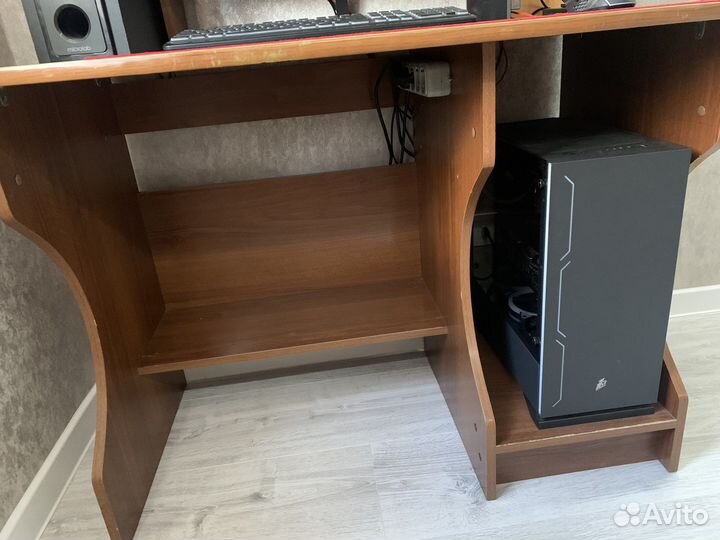 Компьютерный стол