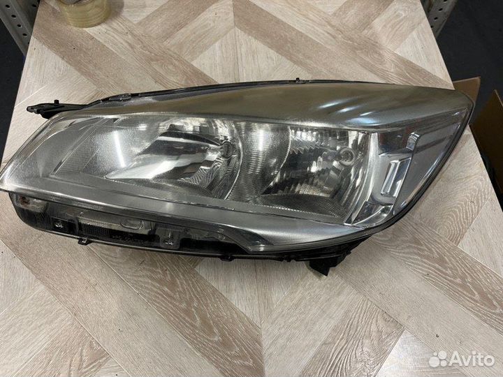 Фара галогеновая передняя левая Ford Kuga Cbs