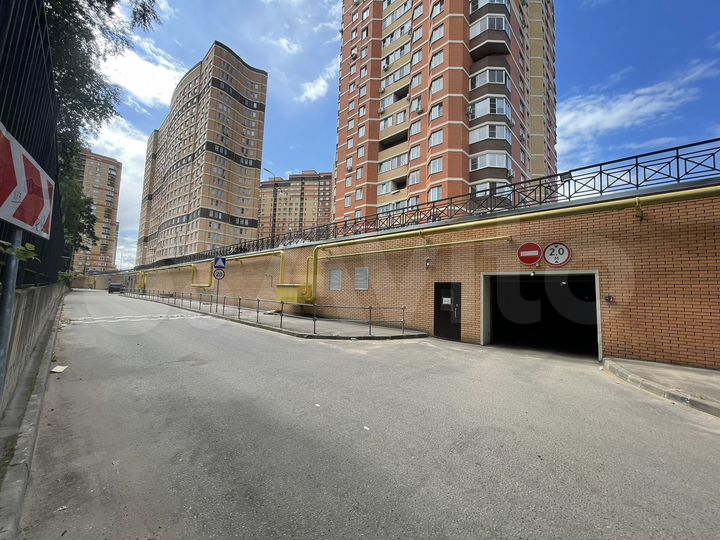 Машиноместо, 18 м²