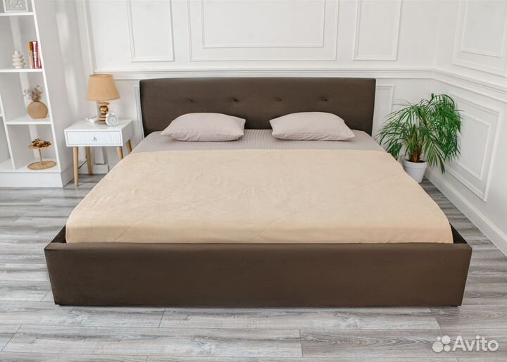 Кровать с матрасом
