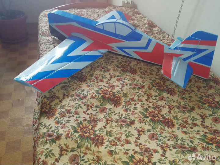 Пилотажная авиамодель, самолёт на радиоуправлении