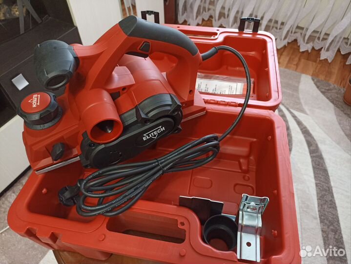 Рубанок электрический 110 мм