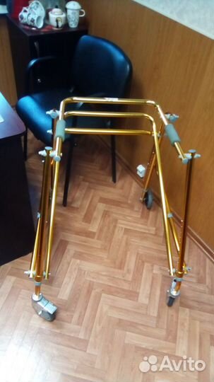 Медицинские ходунки на колёсиках
