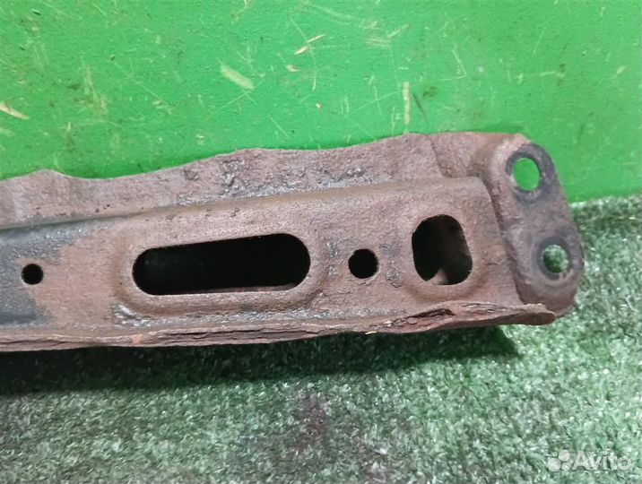 Кронштейн подрамника правый Toyota RAV4 A30 2006