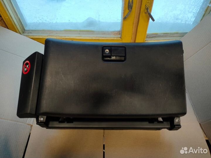 Ящик вещевой (бардачок) Toyota Harrier, Lexus RX-I