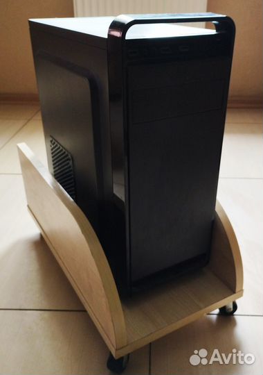 Подставка для компьютера на колесиках