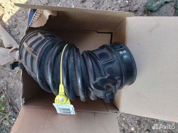 Патрубок воздушного фильтра suzuki