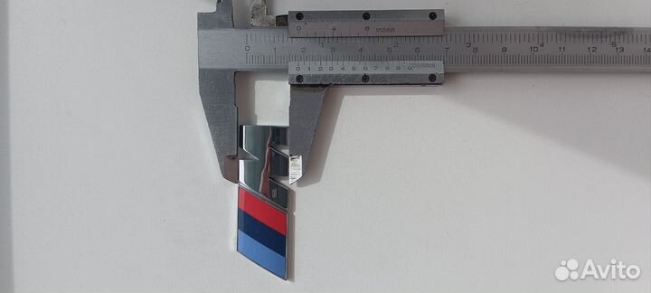 Эмблема на крыло BMW M