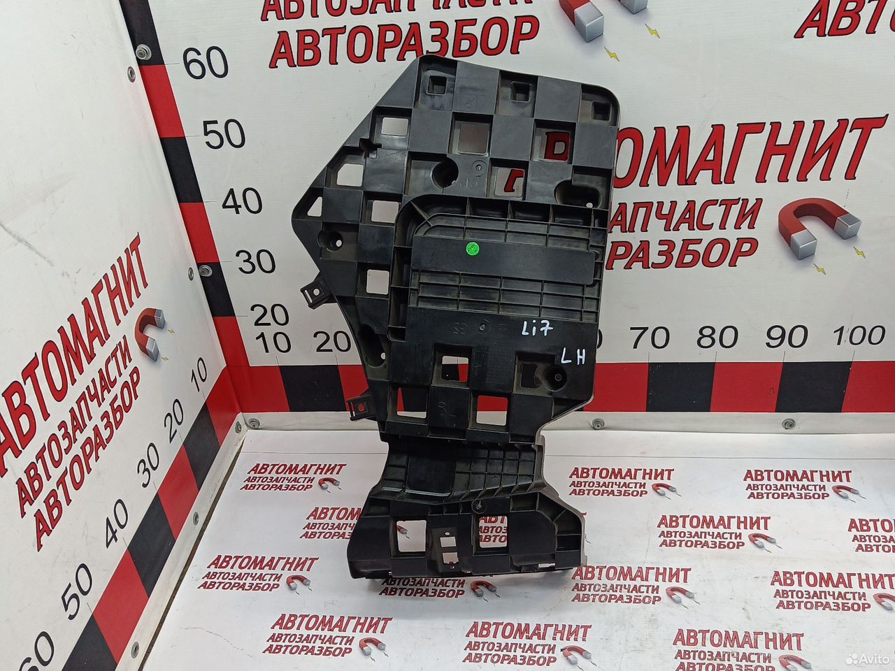 Кронштейн заднего бампера левый Lixiang L7