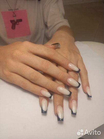 Модель на маникюр с покрытием. Наращивание
