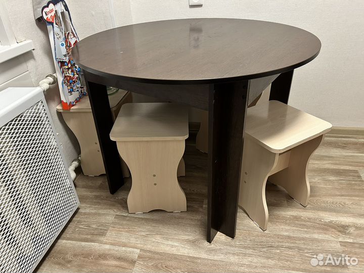 Кухонный стол