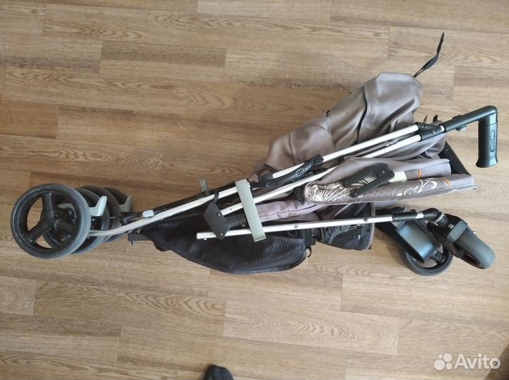 Прогулочная коляска трость