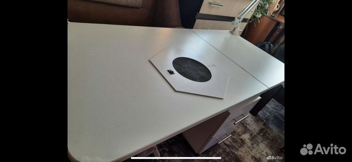 Столик для маникюра