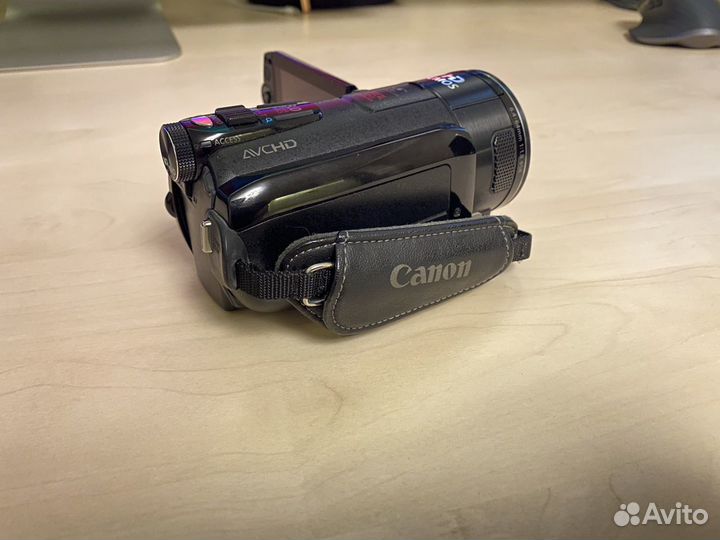 Полупроф-ная видеокамера Canon Legria HF S10