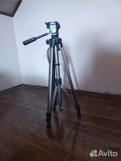 Вешалки, мойка, кресло, водонагреватель, зеркало