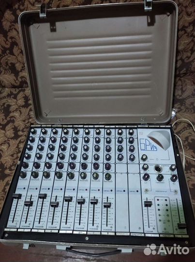 Микшерный пульт