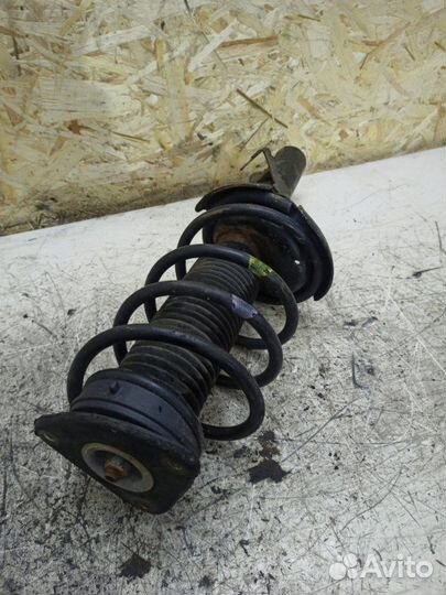 Стойка подвески передняя правая Mazda 3 хетчбэк